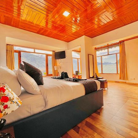 Himalayan Nomad Cottage, Manali ! All 2 Bedroom Independent Cottages ! Personal Lawn Every Cottage ! Parking ! Scenic Mountains View ! Spacious Rooms ! Kültér fotó