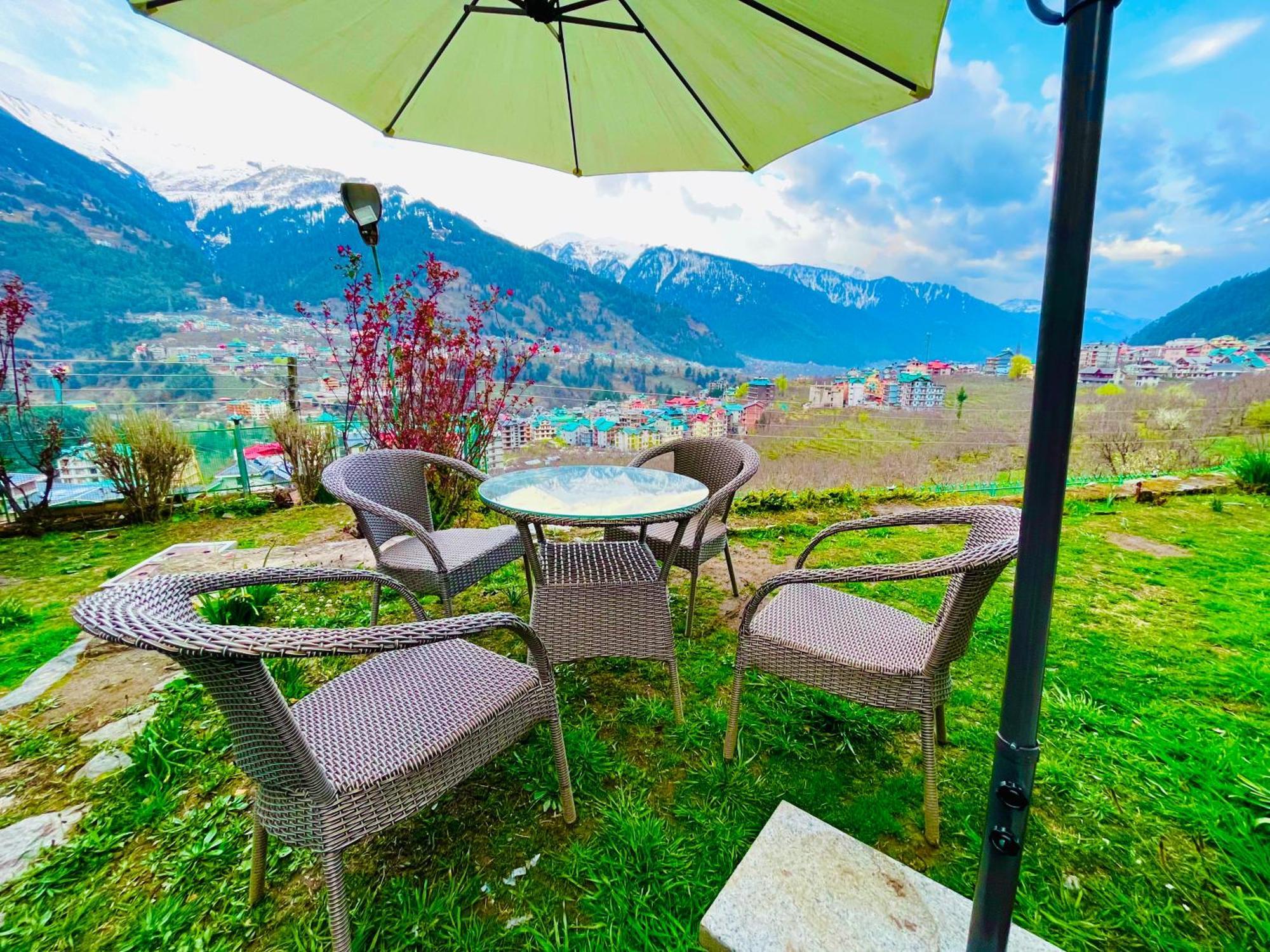Himalayan Nomad Cottage, Manali ! All 2 Bedroom Independent Cottages ! Personal Lawn Every Cottage ! Parking ! Scenic Mountains View ! Spacious Rooms ! Kültér fotó