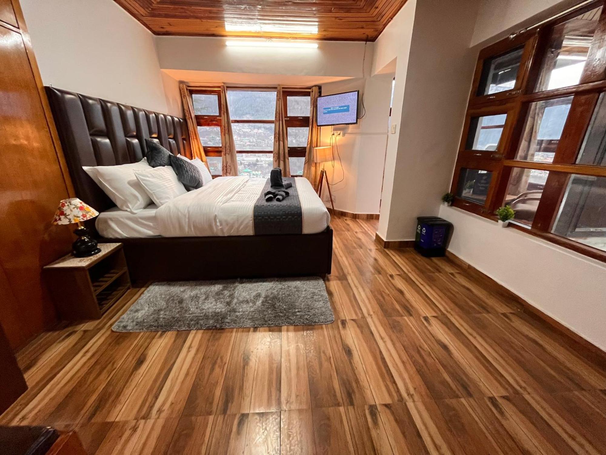 Himalayan Nomad Cottage, Manali ! All 2 Bedroom Independent Cottages ! Personal Lawn Every Cottage ! Parking ! Scenic Mountains View ! Spacious Rooms ! Kültér fotó