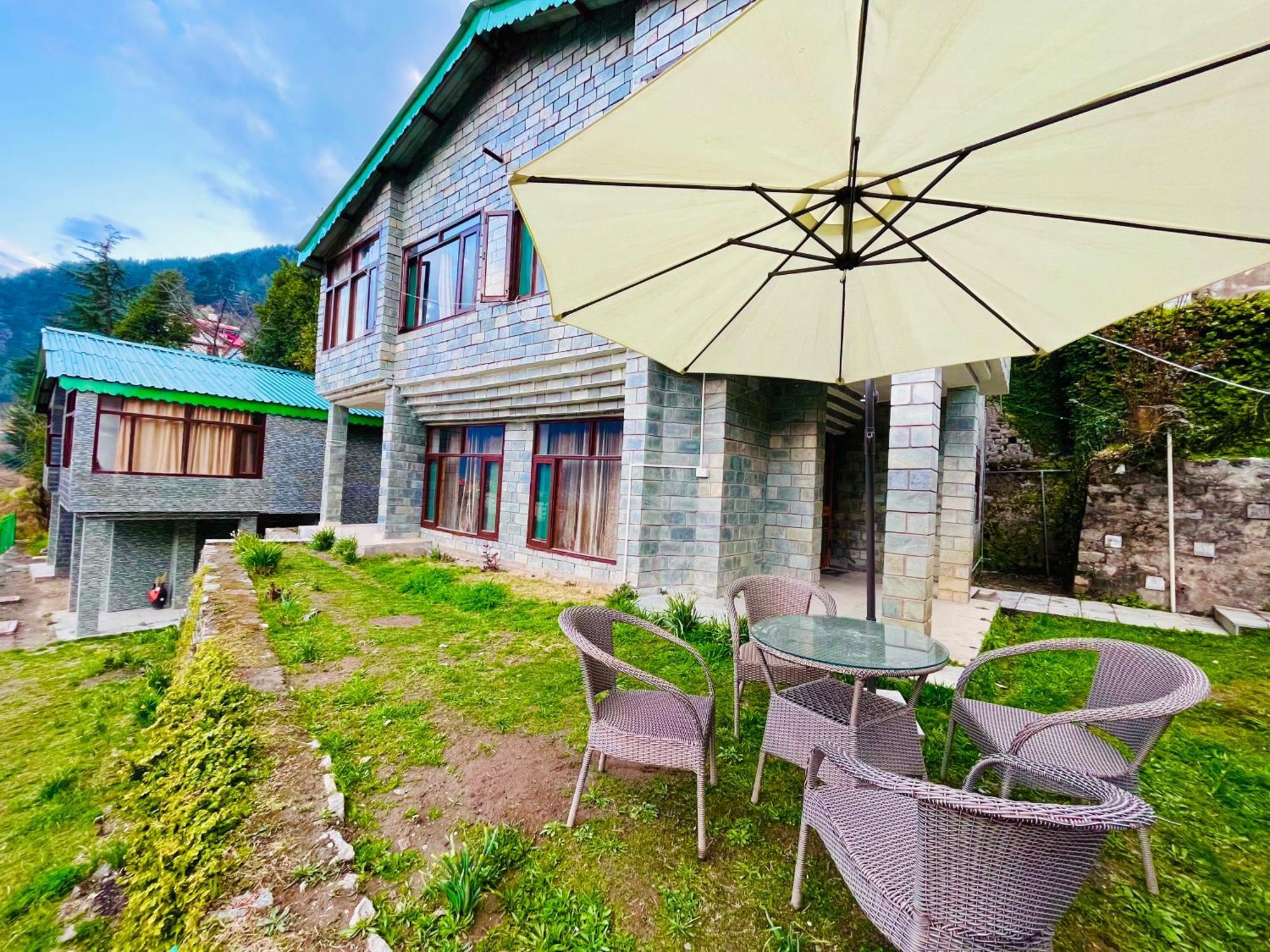 Himalayan Nomad Cottage, Manali ! All 2 Bedroom Independent Cottages ! Personal Lawn Every Cottage ! Parking ! Scenic Mountains View ! Spacious Rooms ! Kültér fotó