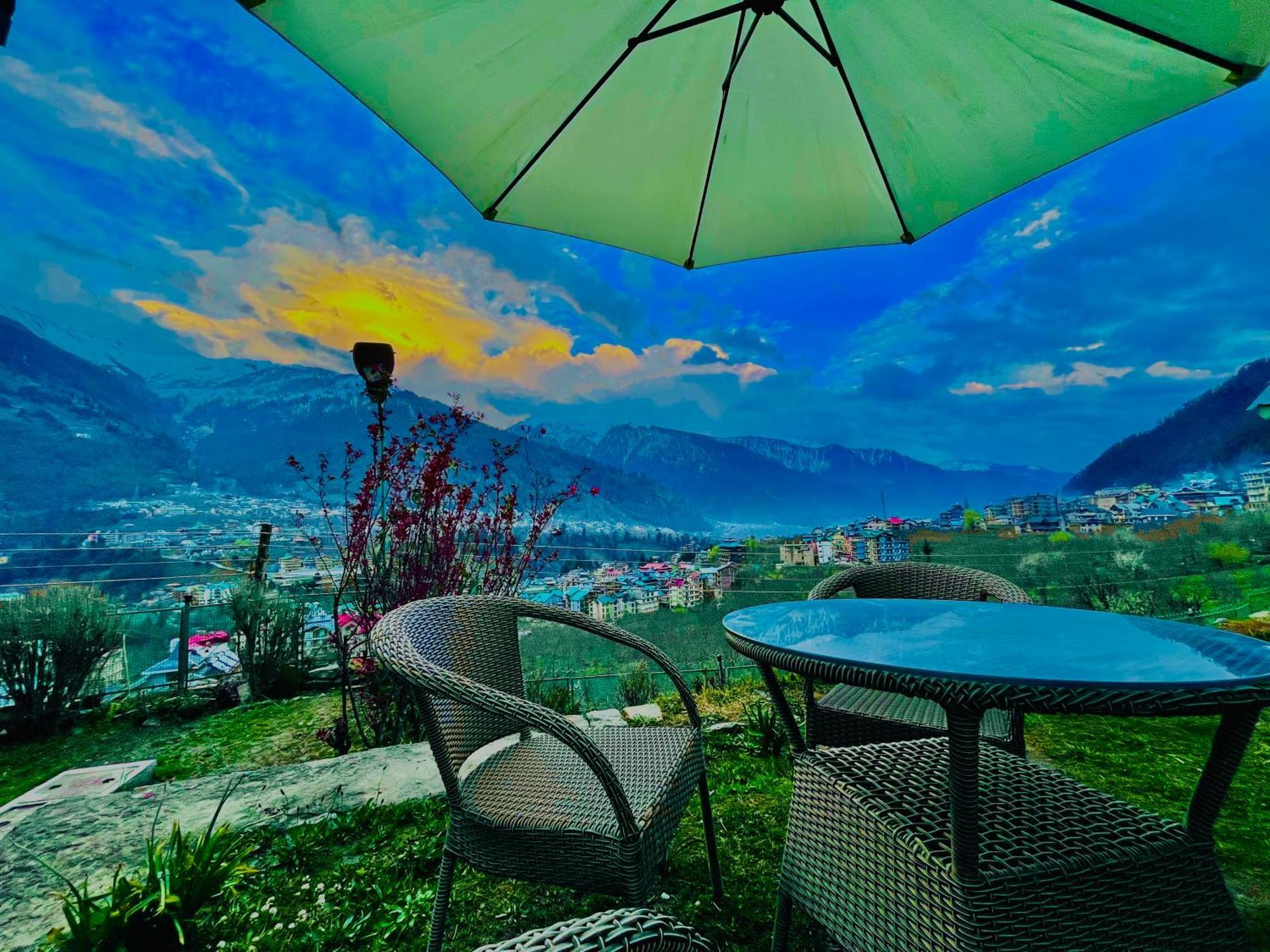 Himalayan Nomad Cottage, Manali ! All 2 Bedroom Independent Cottages ! Personal Lawn Every Cottage ! Parking ! Scenic Mountains View ! Spacious Rooms ! Kültér fotó