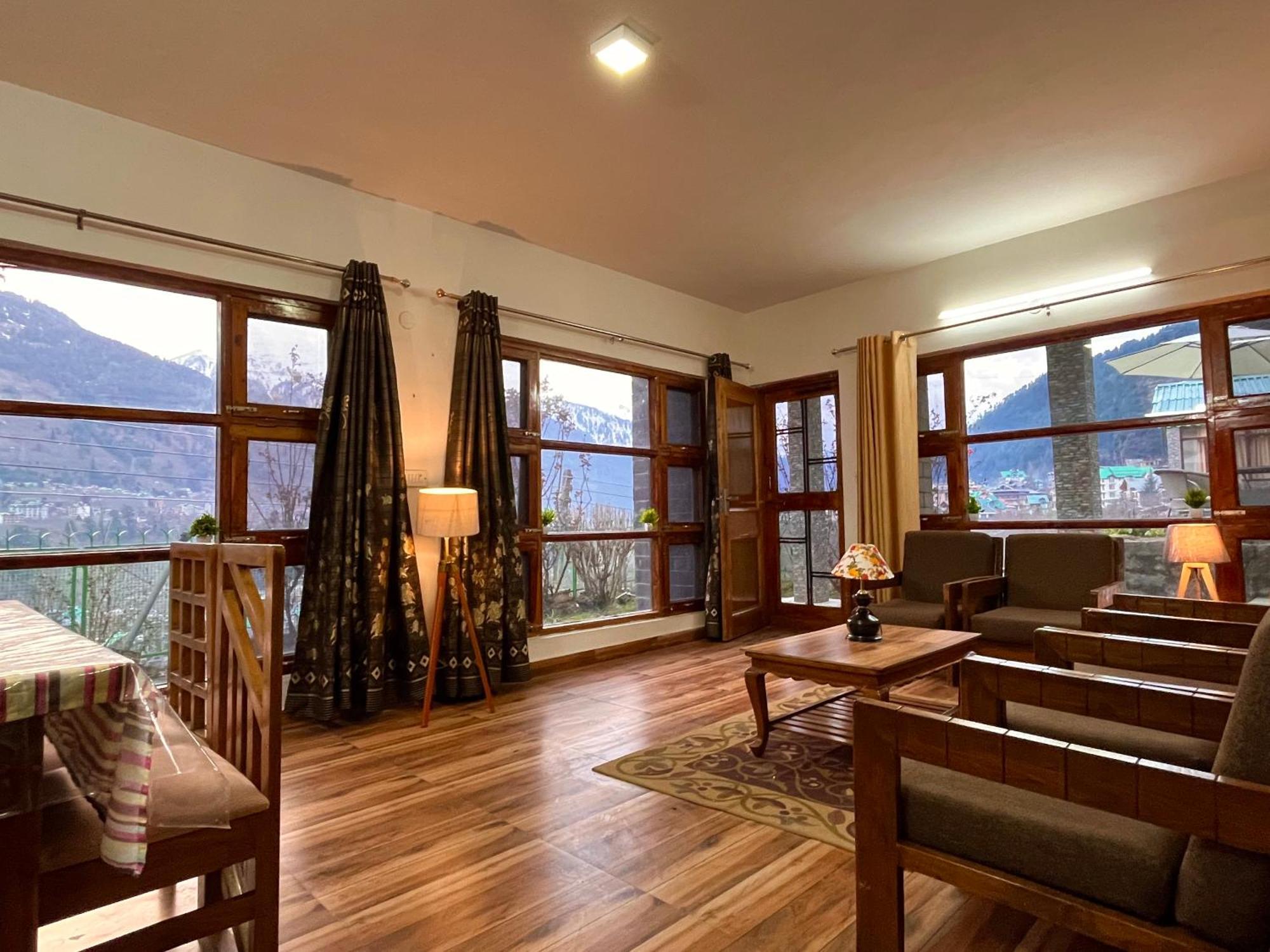 Himalayan Nomad Cottage, Manali ! All 2 Bedroom Independent Cottages ! Personal Lawn Every Cottage ! Parking ! Scenic Mountains View ! Spacious Rooms ! Kültér fotó