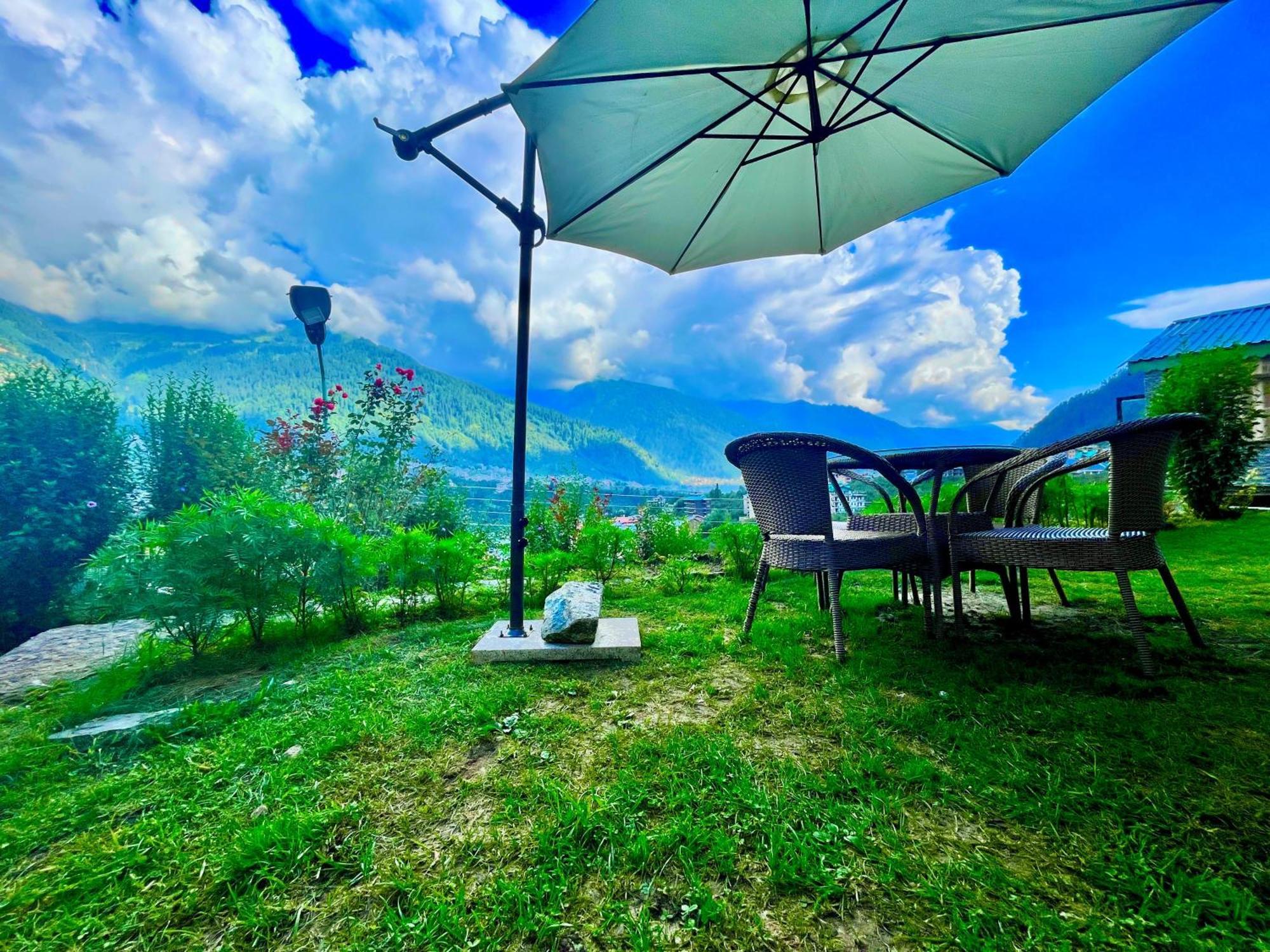 Himalayan Nomad Cottage, Manali ! All 2 Bedroom Independent Cottages ! Personal Lawn Every Cottage ! Parking ! Scenic Mountains View ! Spacious Rooms ! Kültér fotó