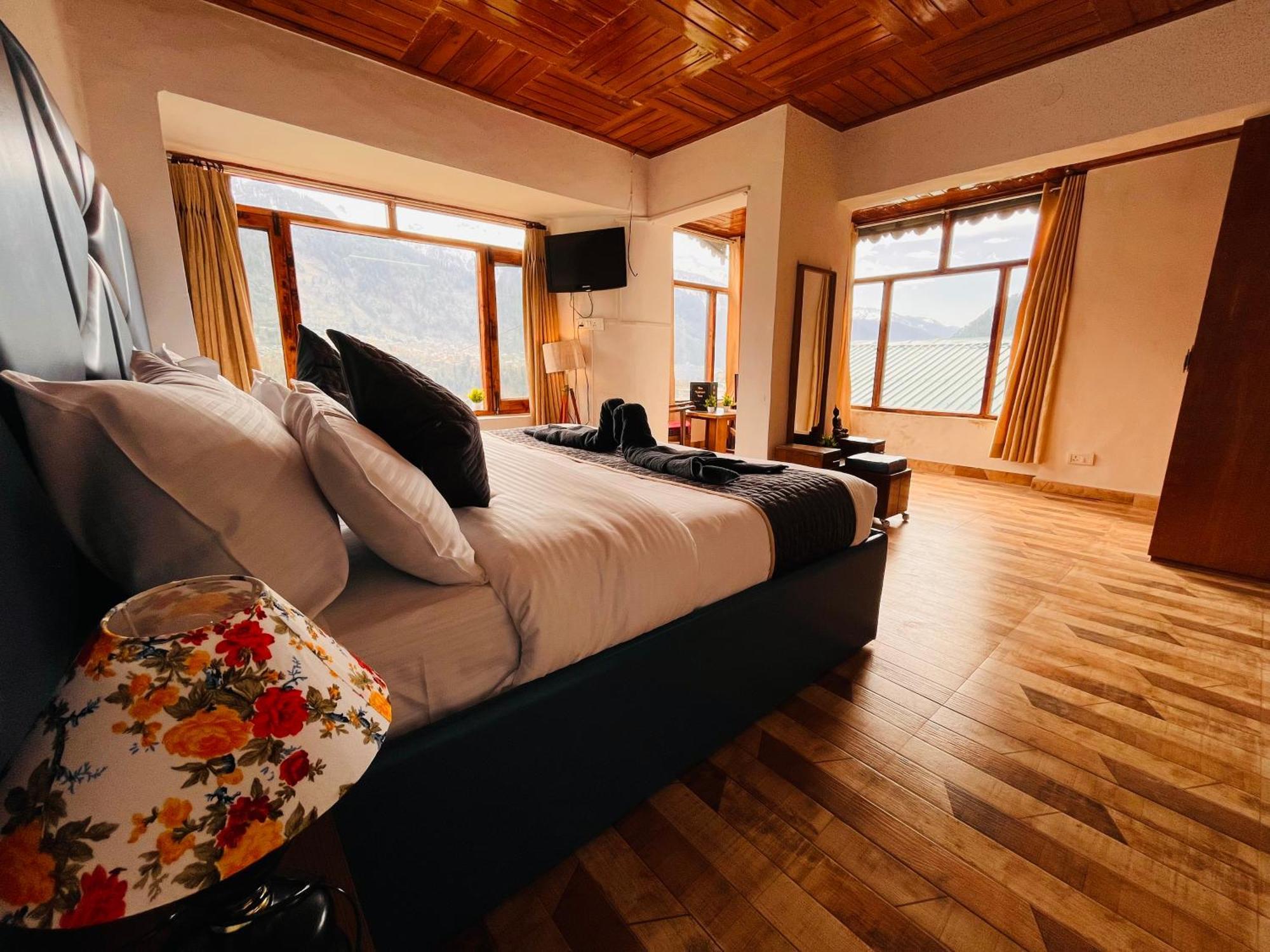 Himalayan Nomad Cottage, Manali ! All 2 Bedroom Independent Cottages ! Personal Lawn Every Cottage ! Parking ! Scenic Mountains View ! Spacious Rooms ! Kültér fotó