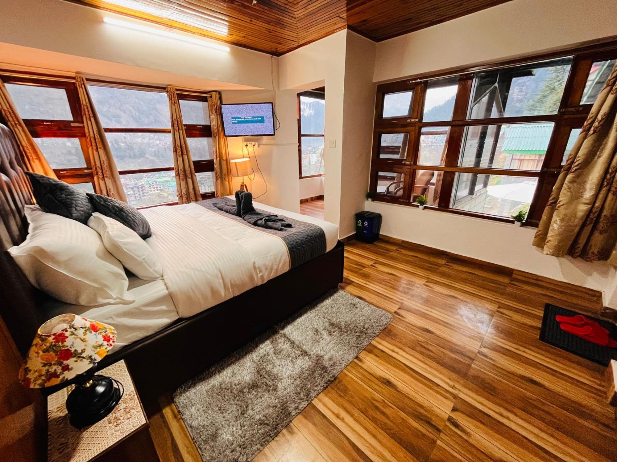 Himalayan Nomad Cottage, Manali ! All 2 Bedroom Independent Cottages ! Personal Lawn Every Cottage ! Parking ! Scenic Mountains View ! Spacious Rooms ! Kültér fotó