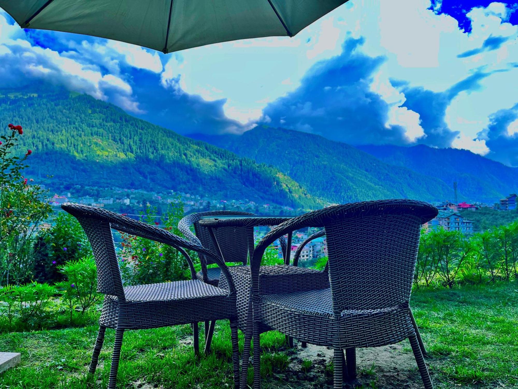 Himalayan Nomad Cottage, Manali ! All 2 Bedroom Independent Cottages ! Personal Lawn Every Cottage ! Parking ! Scenic Mountains View ! Spacious Rooms ! Kültér fotó