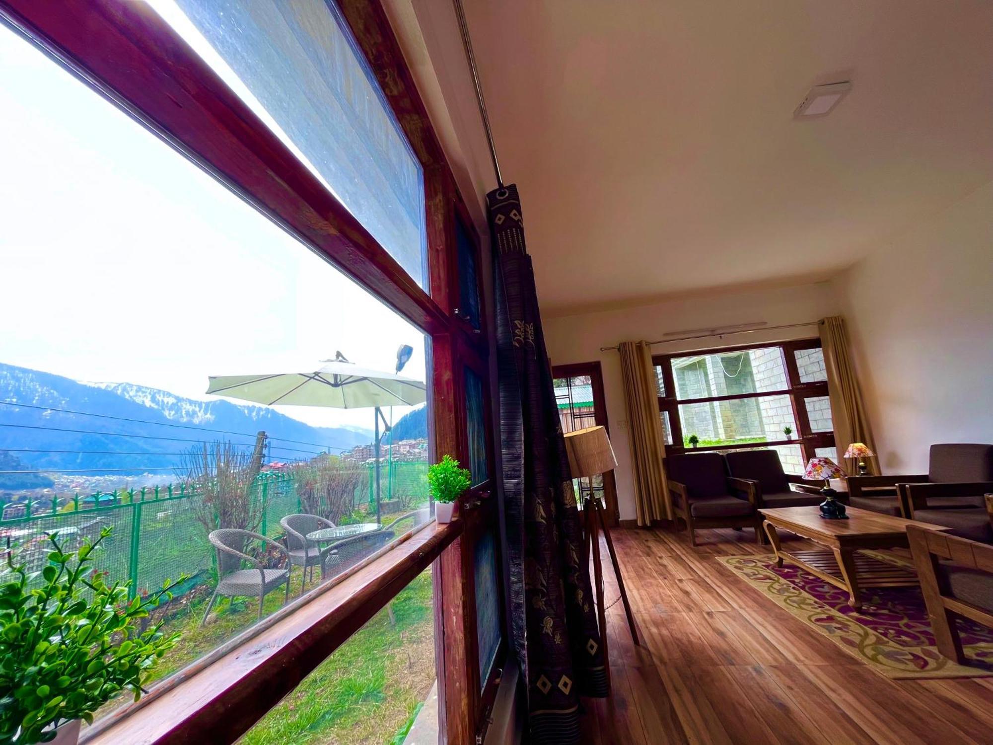 Himalayan Nomad Cottage, Manali ! All 2 Bedroom Independent Cottages ! Personal Lawn Every Cottage ! Parking ! Scenic Mountains View ! Spacious Rooms ! Kültér fotó