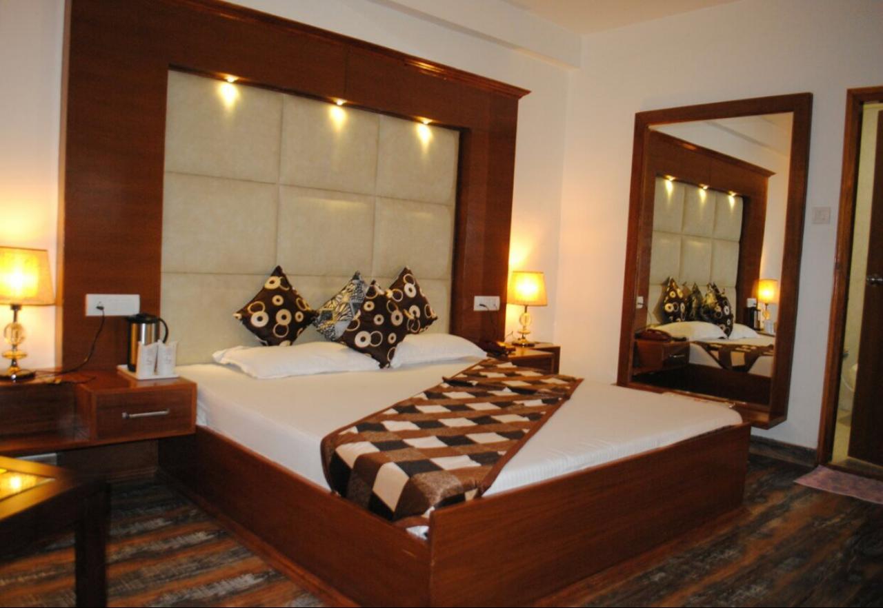 Himalayan Nomad Cottage, Manali ! All 2 Bedroom Independent Cottages ! Personal Lawn Every Cottage ! Parking ! Scenic Mountains View ! Spacious Rooms ! Kültér fotó