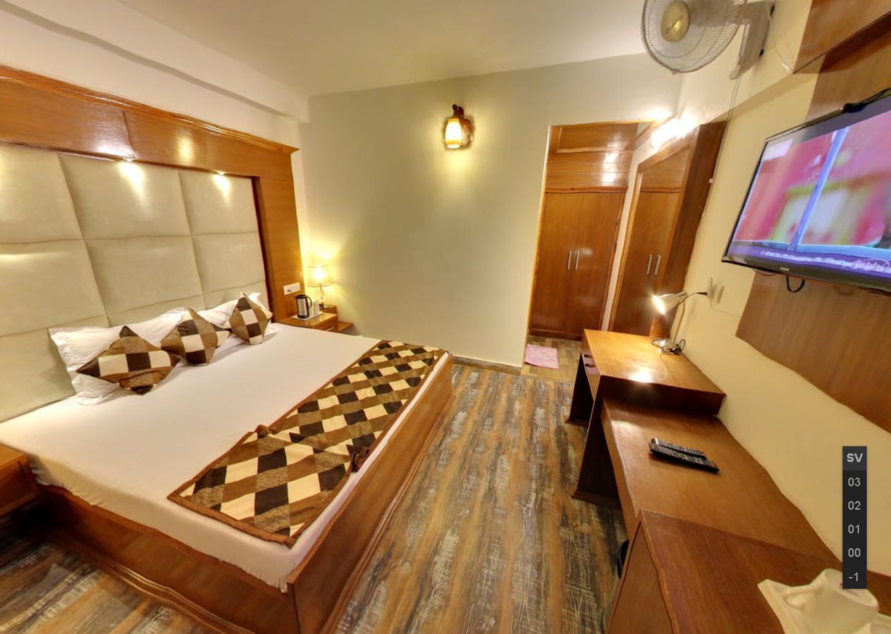 Himalayan Nomad Cottage, Manali ! All 2 Bedroom Independent Cottages ! Personal Lawn Every Cottage ! Parking ! Scenic Mountains View ! Spacious Rooms ! Kültér fotó