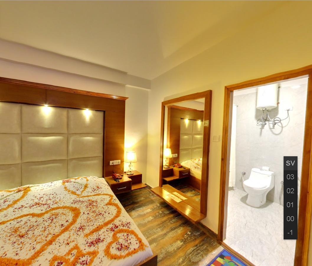 Himalayan Nomad Cottage, Manali ! All 2 Bedroom Independent Cottages ! Personal Lawn Every Cottage ! Parking ! Scenic Mountains View ! Spacious Rooms ! Kültér fotó