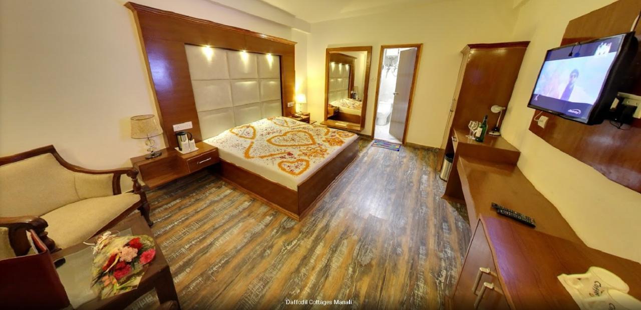 Himalayan Nomad Cottage, Manali ! All 2 Bedroom Independent Cottages ! Personal Lawn Every Cottage ! Parking ! Scenic Mountains View ! Spacious Rooms ! Kültér fotó