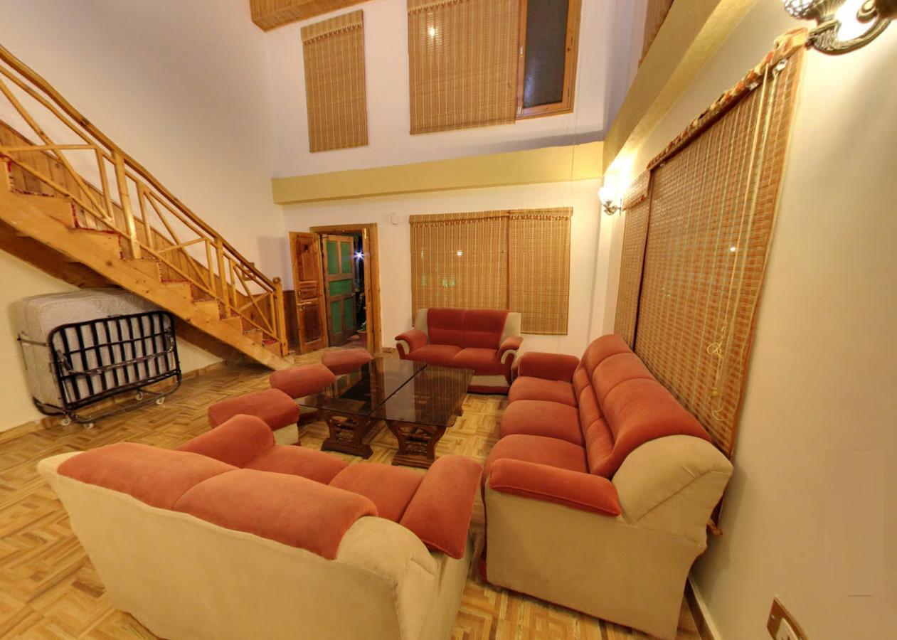 Himalayan Nomad Cottage, Manali ! All 2 Bedroom Independent Cottages ! Personal Lawn Every Cottage ! Parking ! Scenic Mountains View ! Spacious Rooms ! Kültér fotó